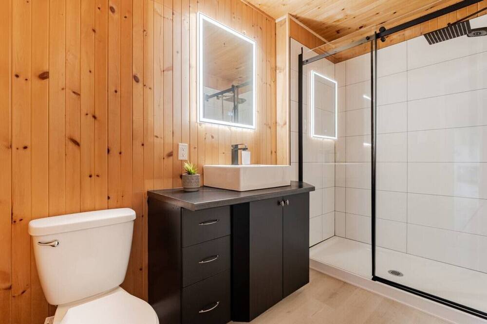 Photo of Bathroom in Saint-Alexis-des-Monts
