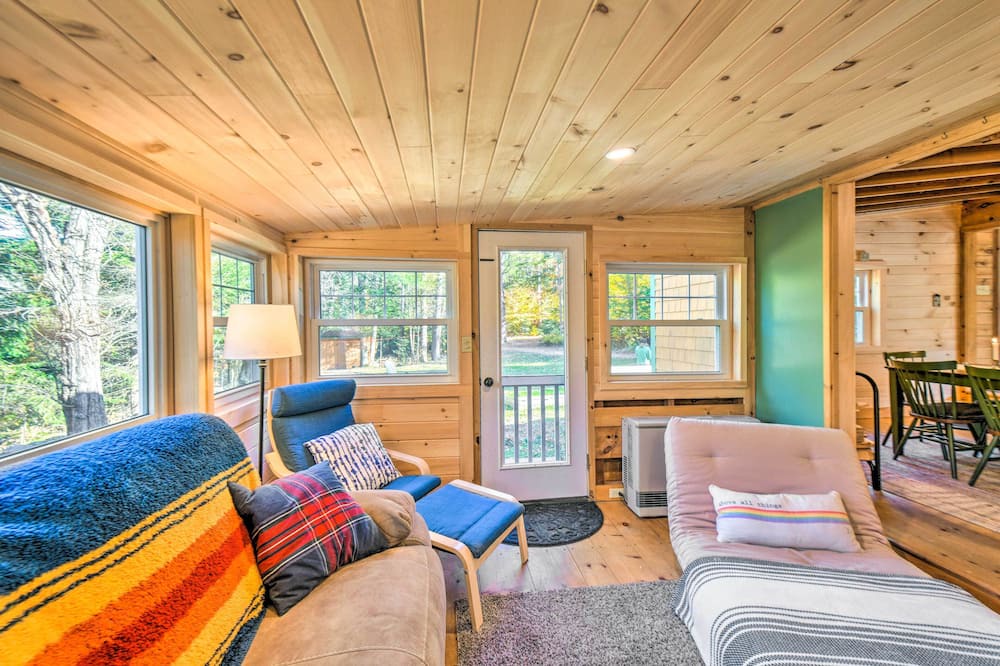 Photo of Livingroom in Sunapee