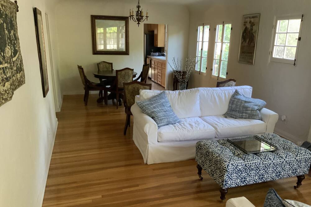 Photo of Livingroom in Studio City