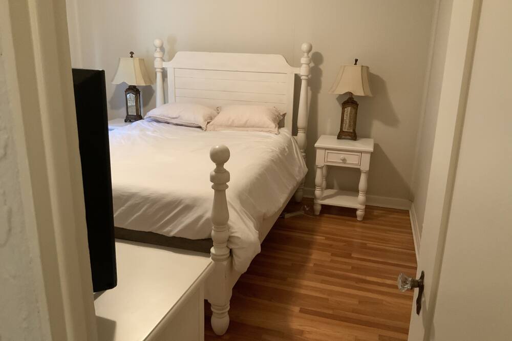 Photo of Bedroom in Studio City
