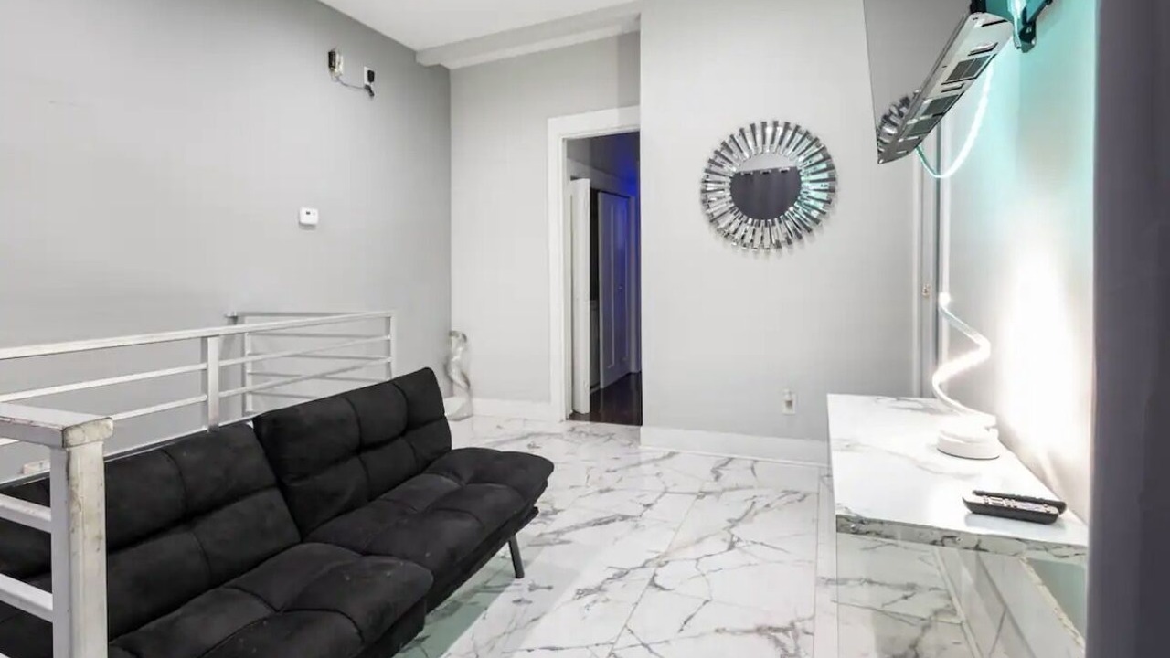 Photo of Livingroom in Candler-McAfee