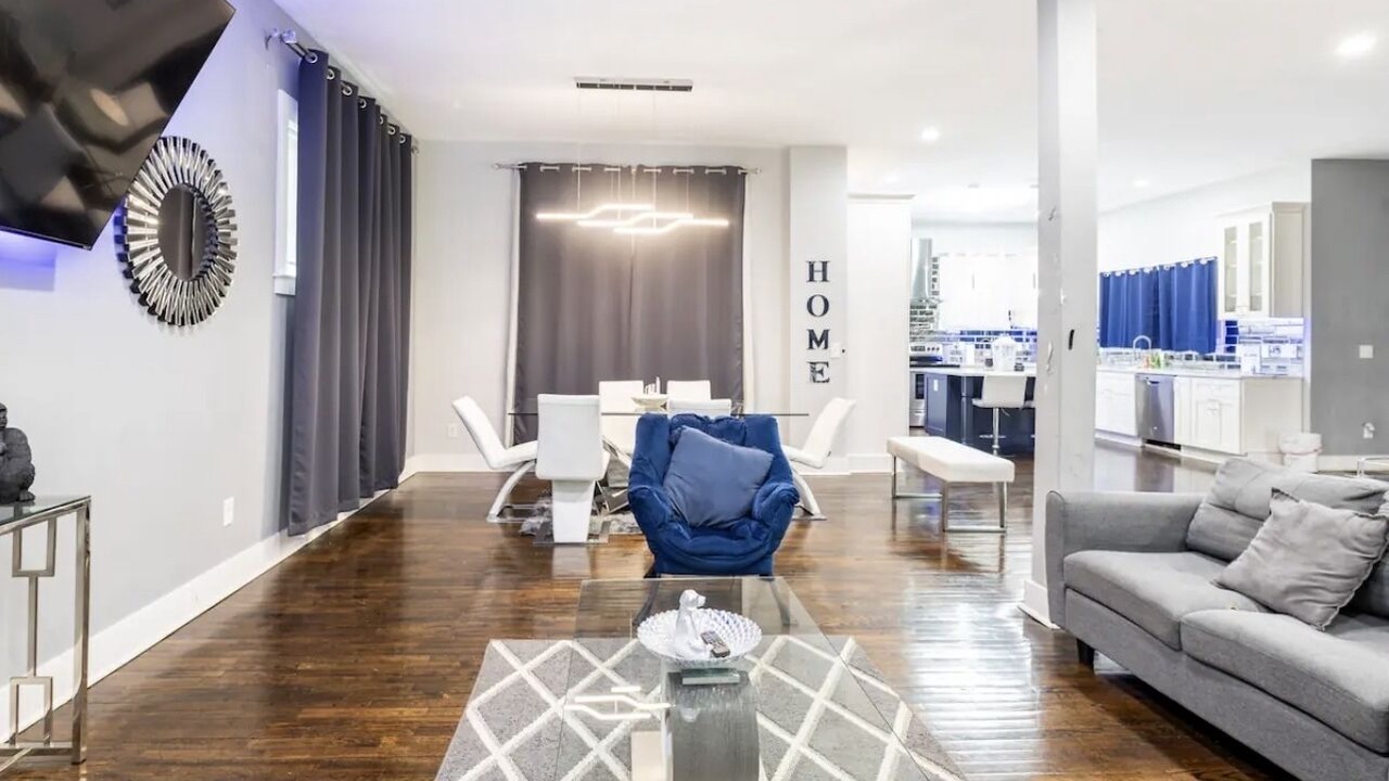 Photo of Livingroom in Candler-McAfee