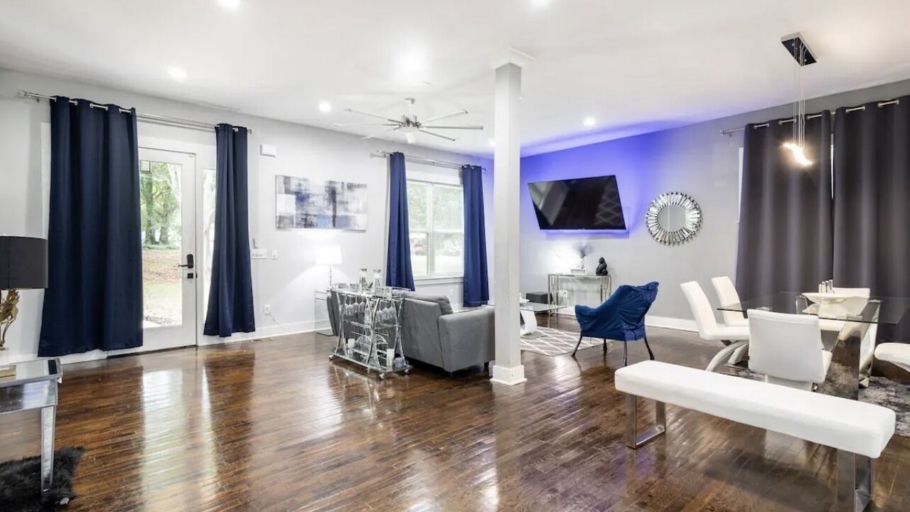 Photo of Livingroom in Candler-McAfee