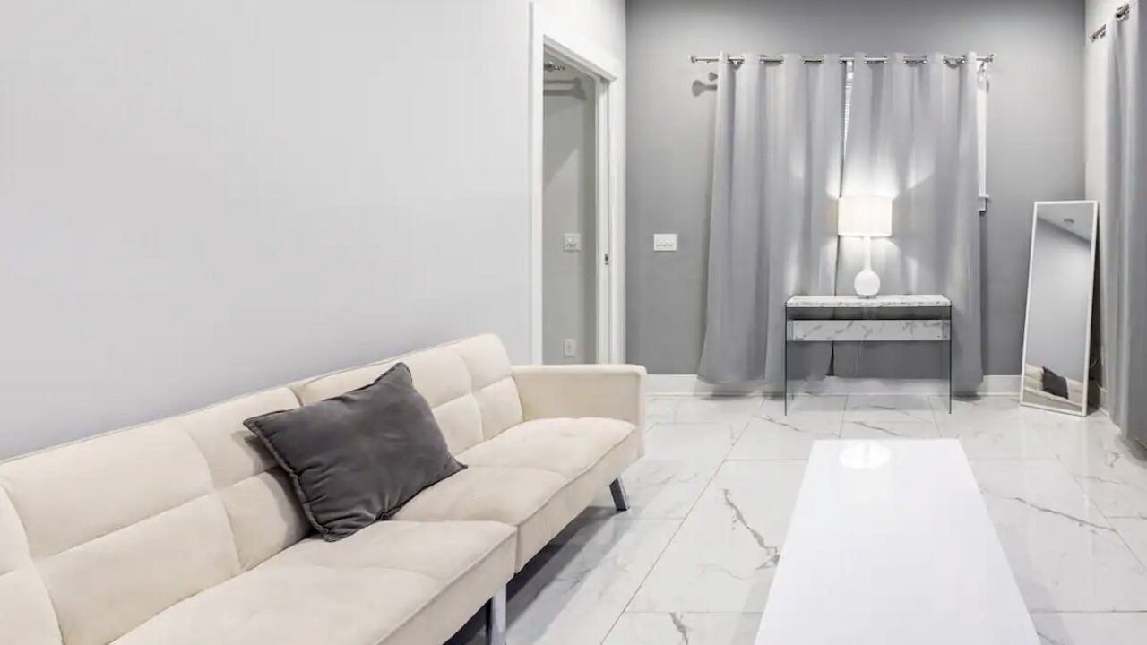 Photo of Livingroom in Candler-McAfee