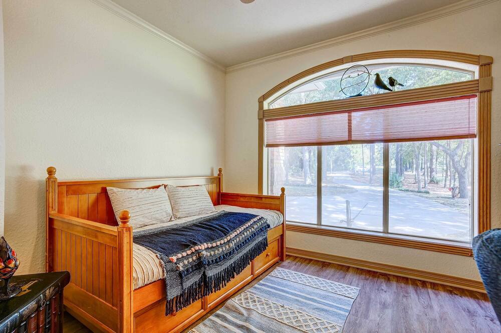 Photo of Bedroom in Willis