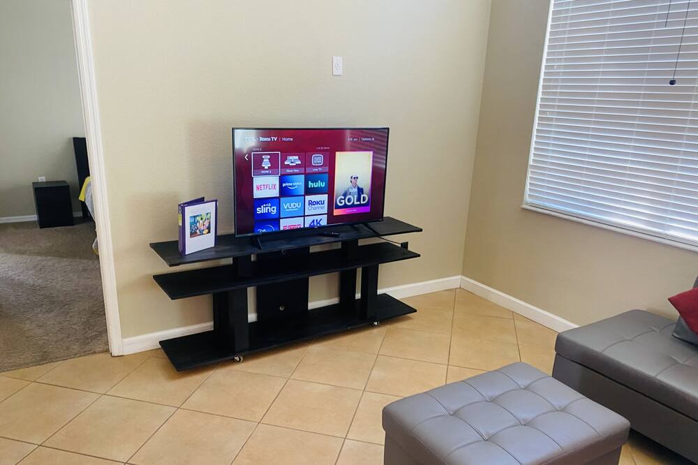 Photo of Livingroom in Bridgewater Crossing