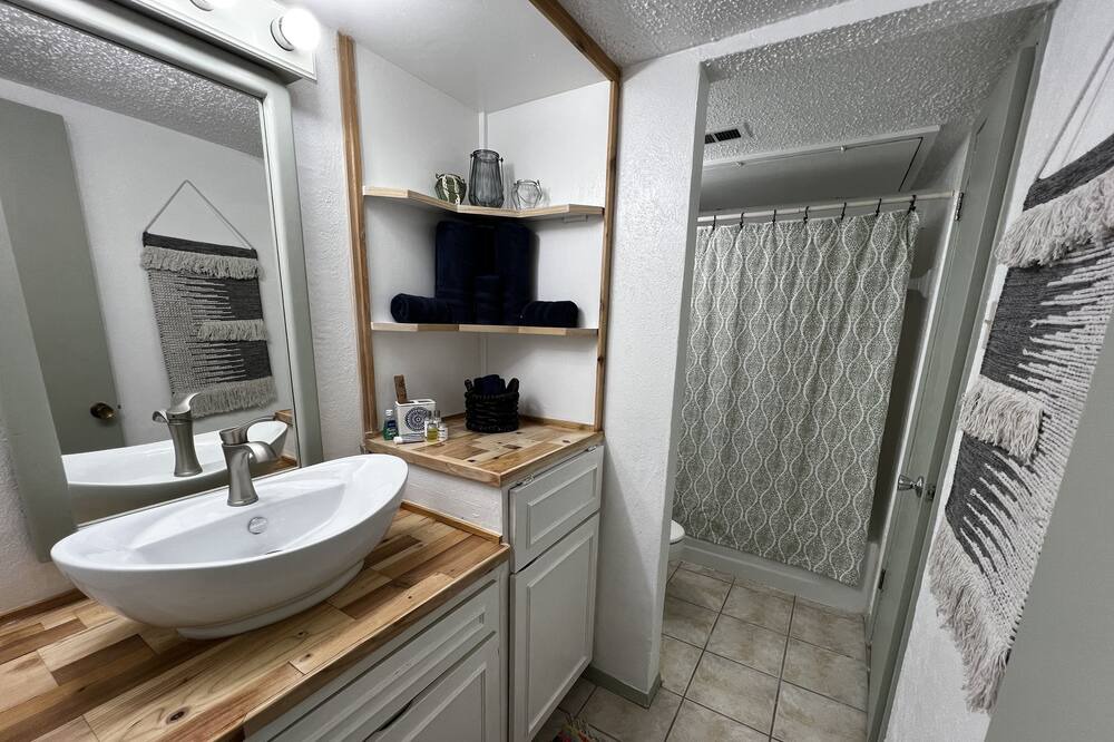 Photo of Bathroom in Knox - Henderson