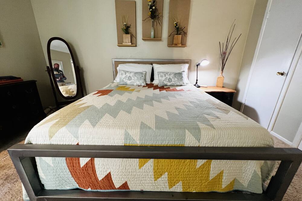Photo of Bedroom in Knox - Henderson