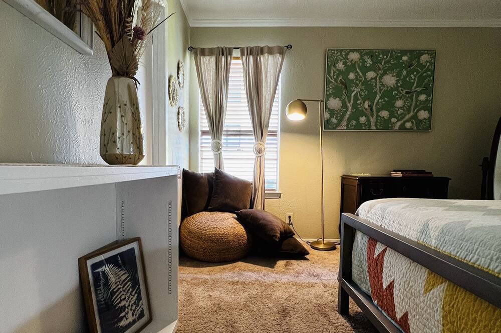 Photo of Bedroom in Knox - Henderson