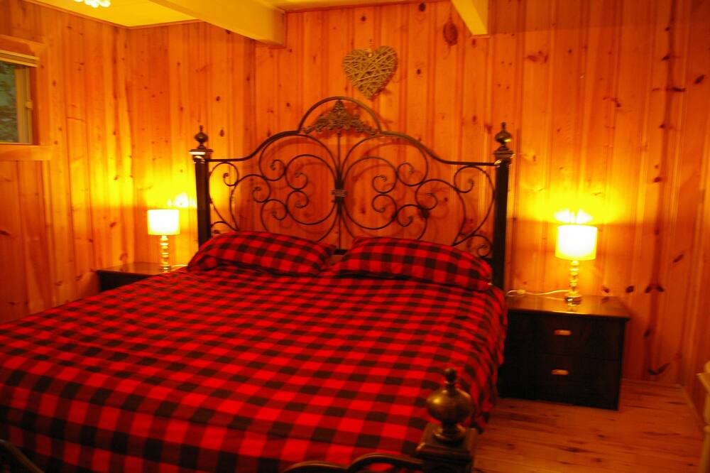 Photo of Bedroom in St-Adolphe-d'Howard
