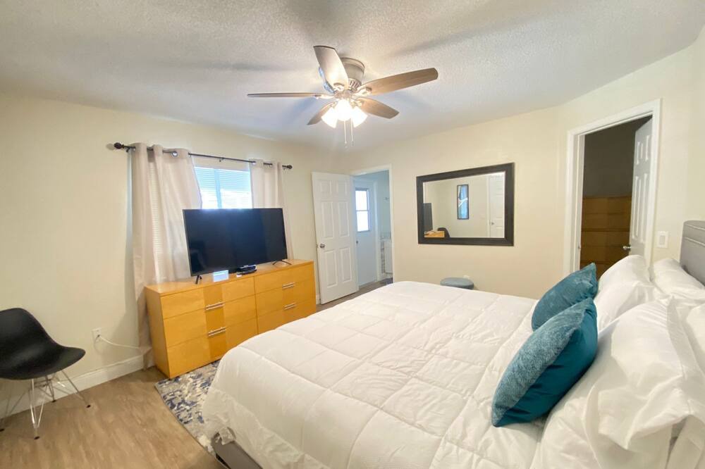 Photo of Bedroom in Thousand Oaks