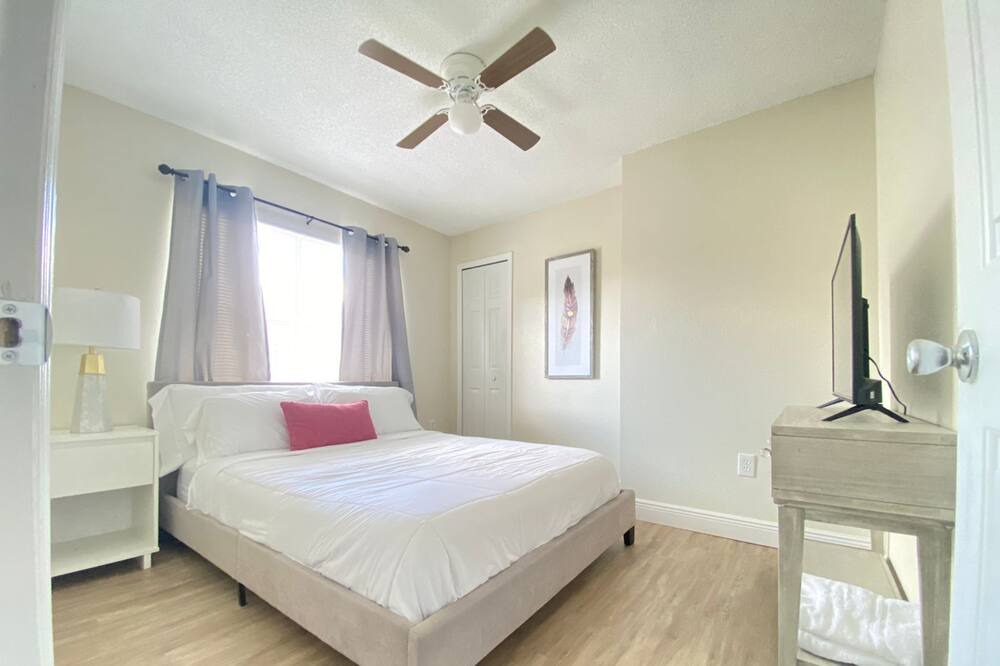Photo of Bedroom in Thousand Oaks