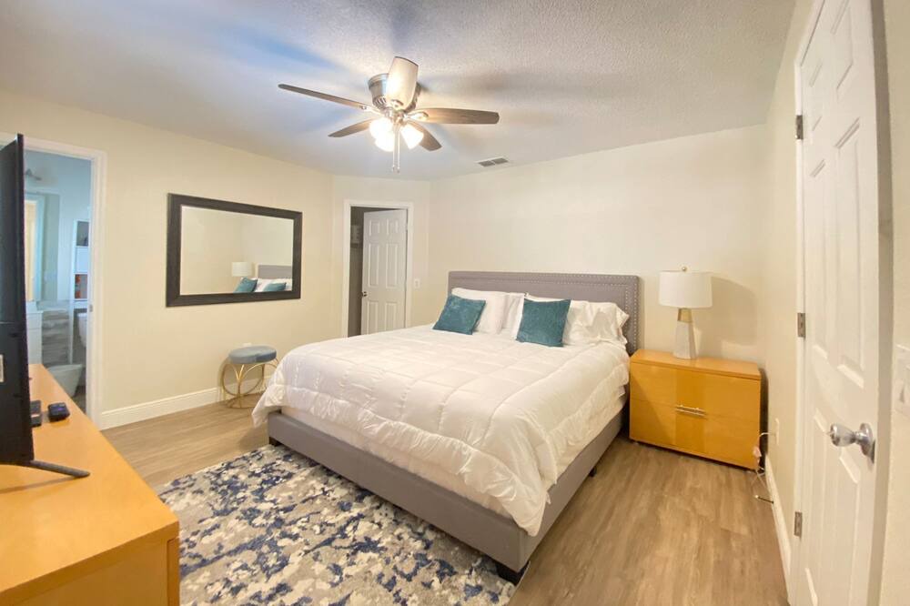 Photo of Bedroom in Thousand Oaks