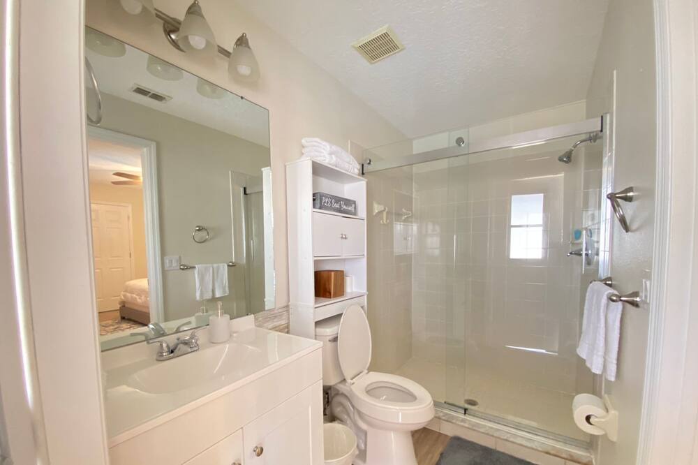 Photo of Bathroom in Thousand Oaks
