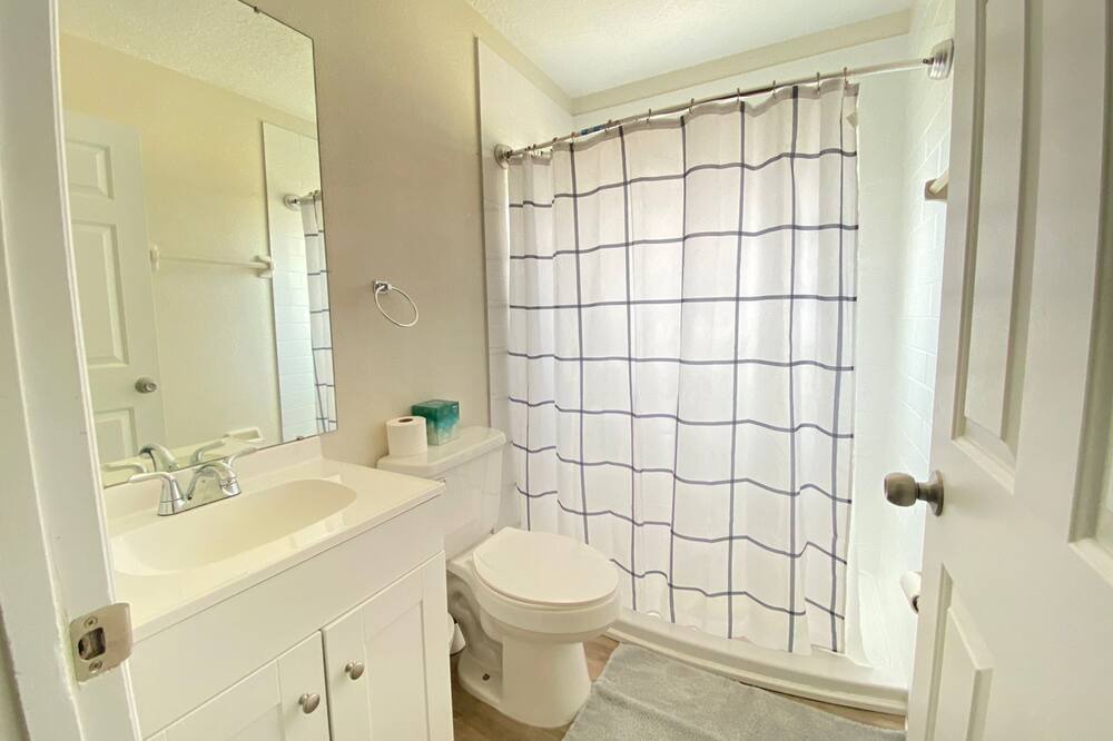 Photo of Bathroom in Thousand Oaks