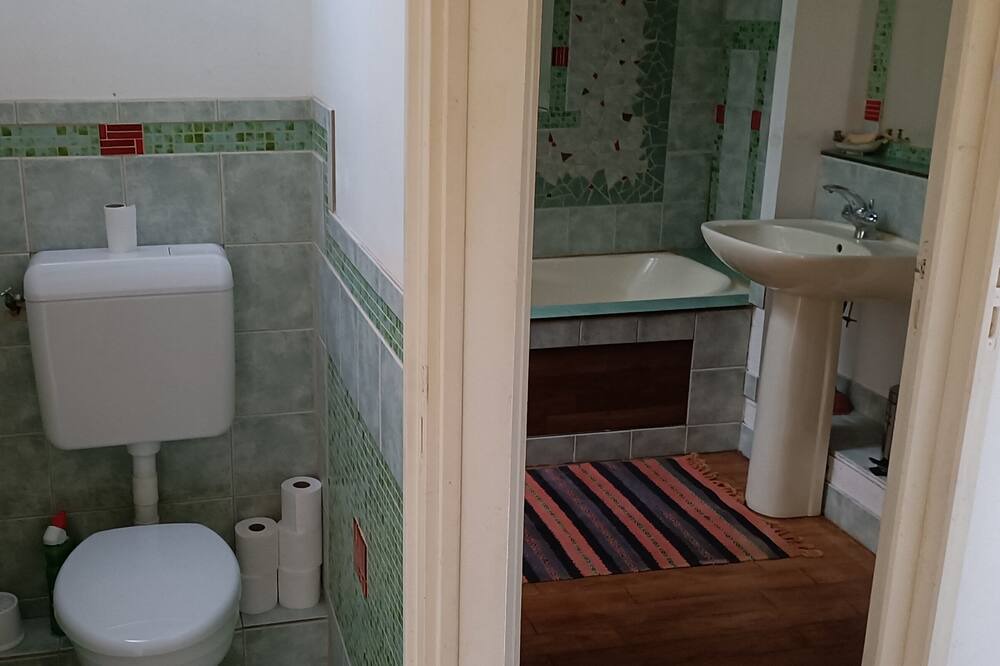Photo of Bathroom in Gardouch