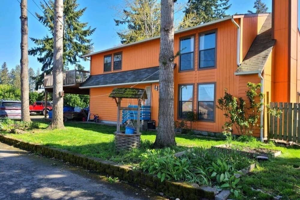 Photo of Outdoor in Tillicum