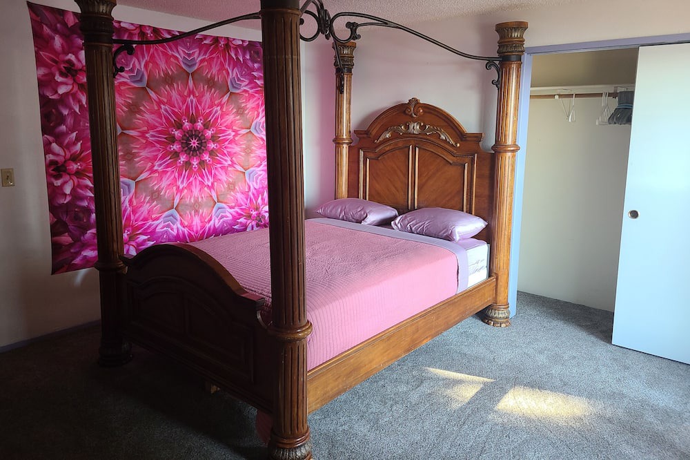 Photo of Bedroom in Tillicum