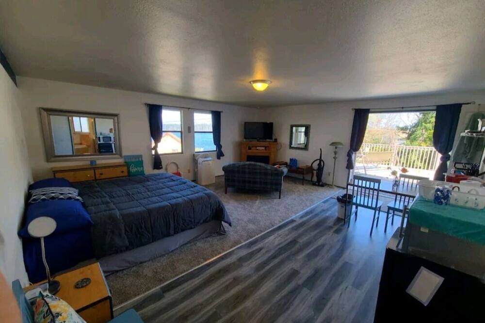 Photo of Bedroom in Tillicum