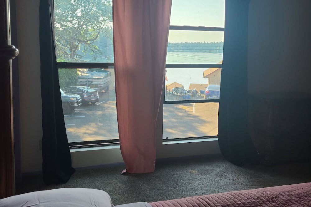 Photo of Bedroom in Tillicum