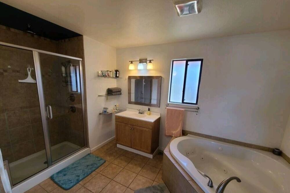 Photo of Bathroom in Tillicum