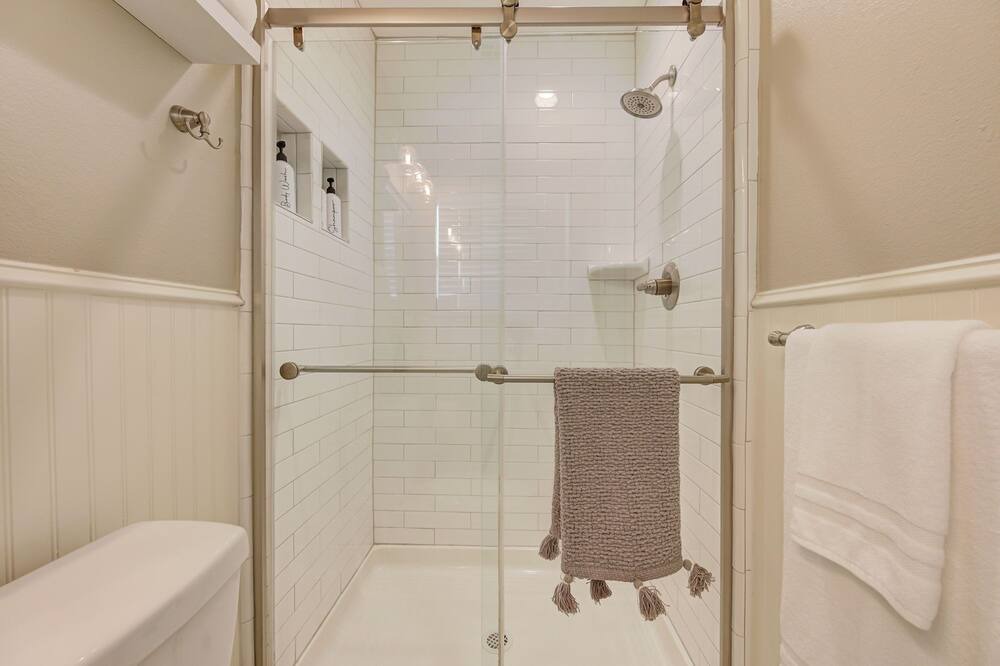 Photo of Bathroom in Del City