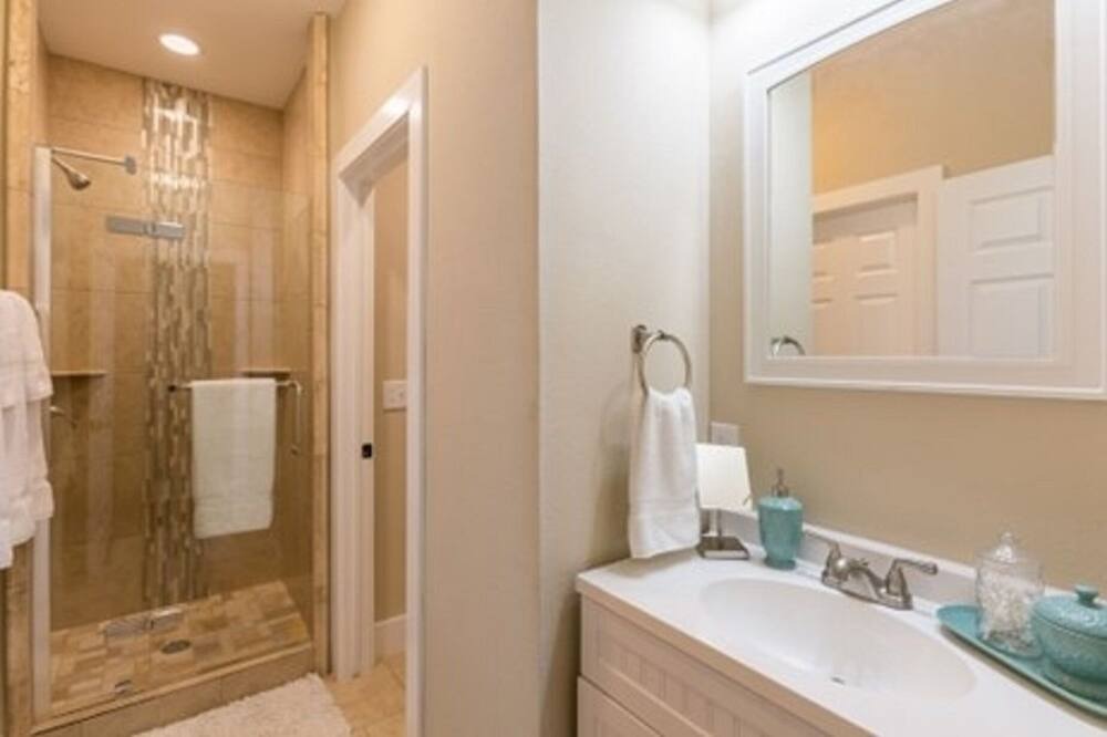 Photo of Bathroom in Apache Shores