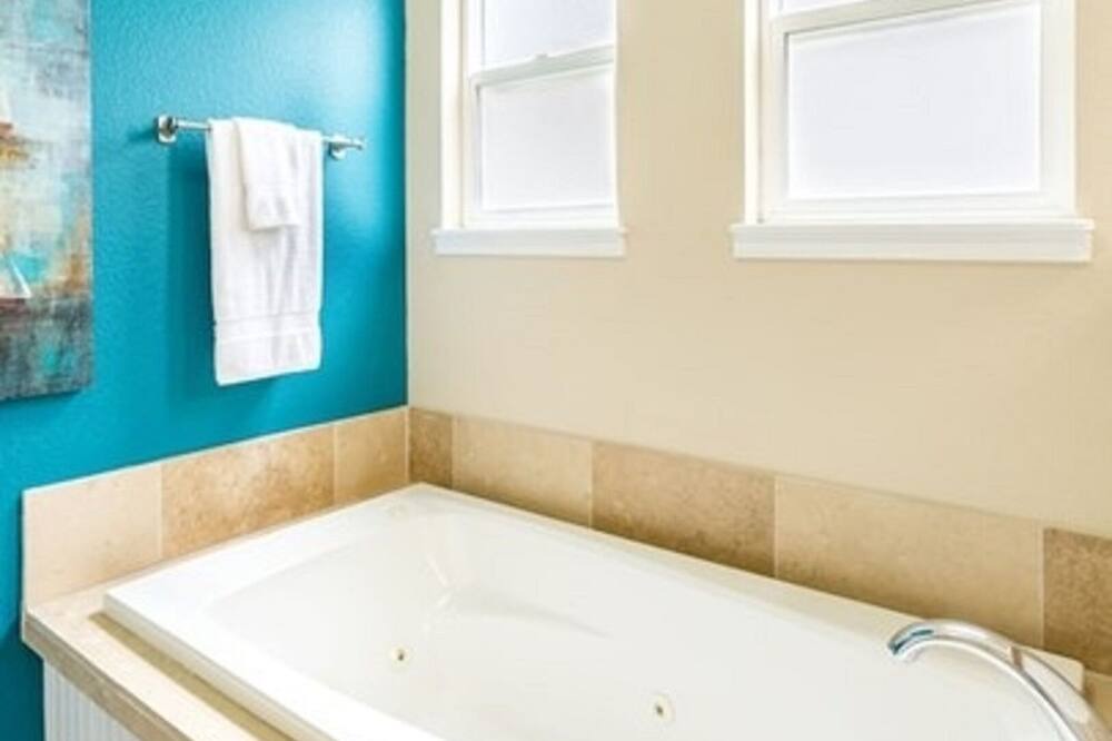 Photo of Bathroom in Apache Shores