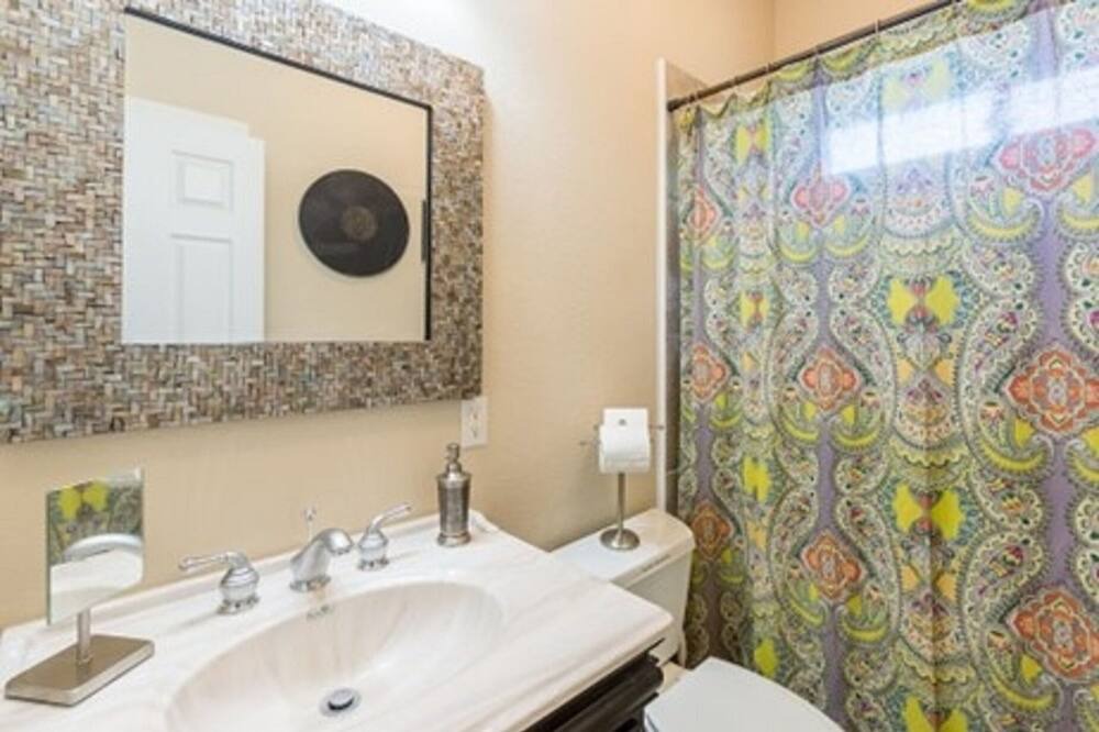 Photo of Bathroom in Apache Shores