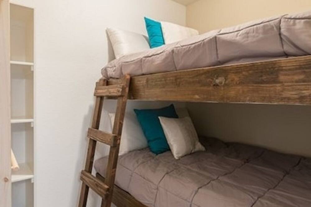 Photo of Bedroom in Apache Shores