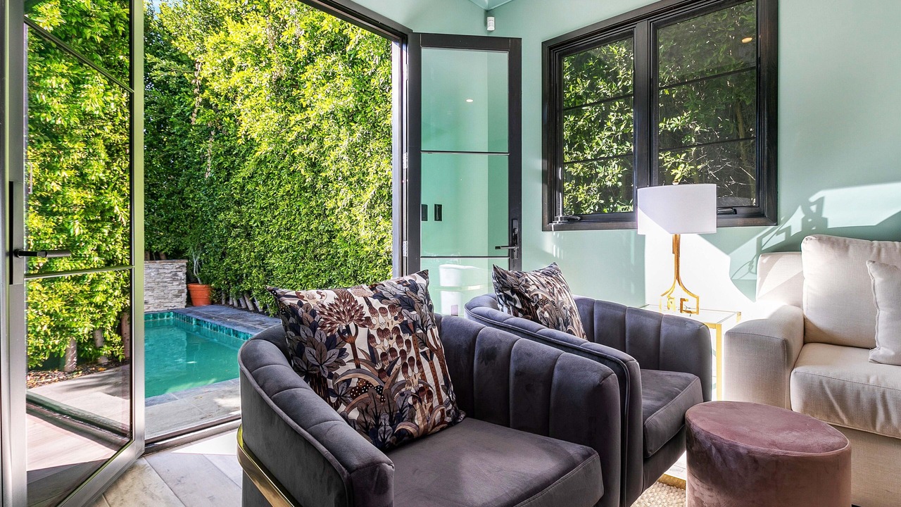Photo of Livingroom in Melrose