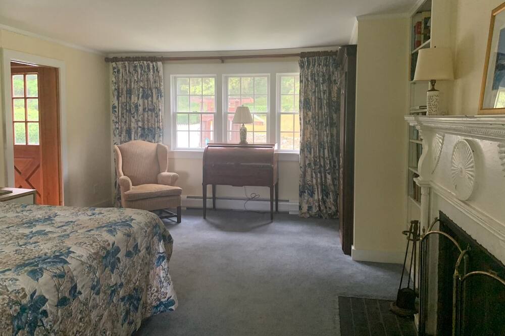 Photo of Bedroom in West Stockbridge