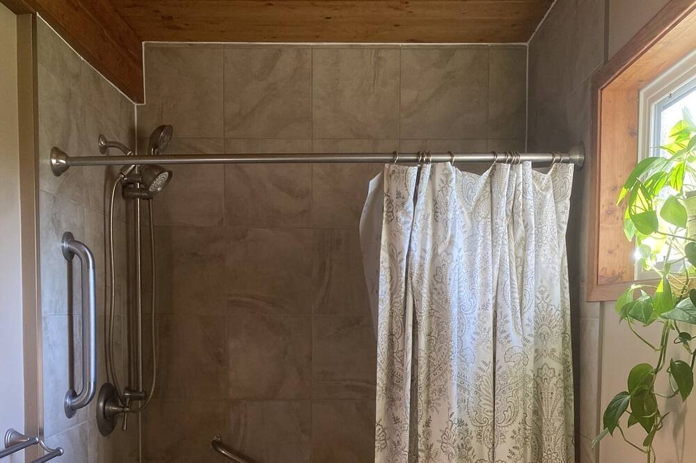 Photo of Bathroom in Calabogie