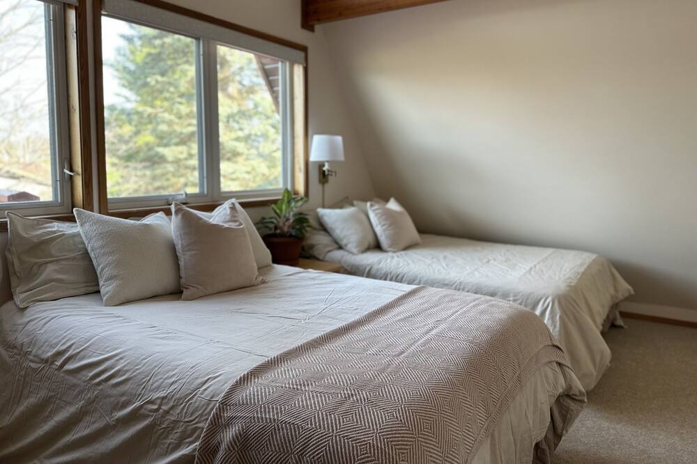 Photo of Bedroom in Calabogie