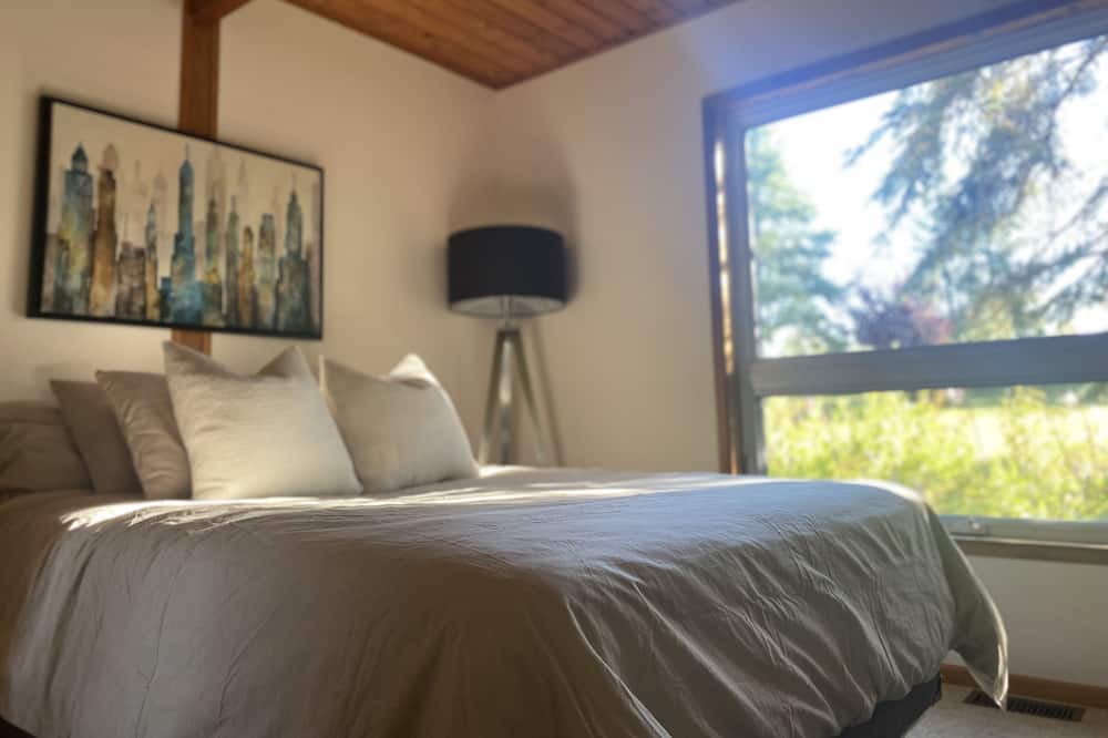 Photo of Bedroom in Calabogie