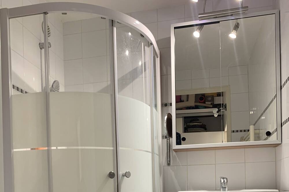 Photo of Bathroom in Villeneuve-de-la-Raho