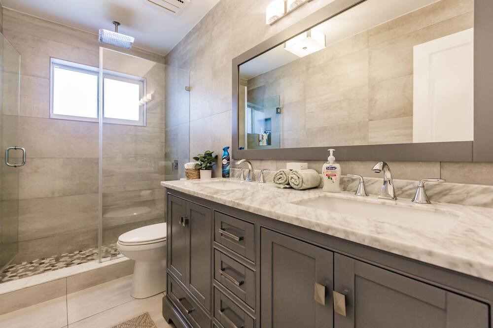 Photo of Bathroom in Central Corals