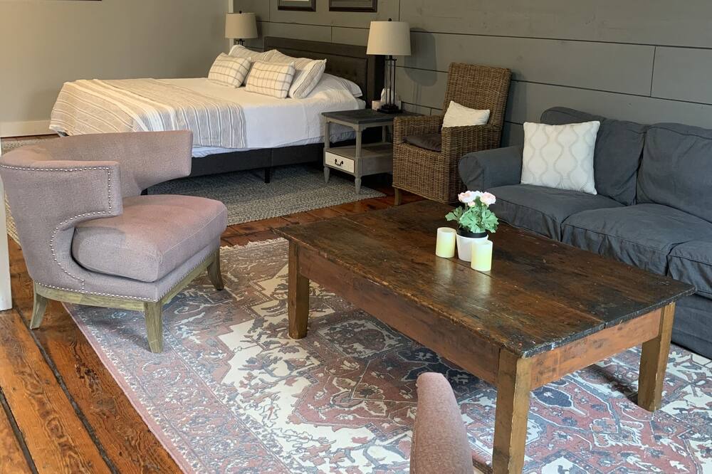 Photo of Bedroom in King