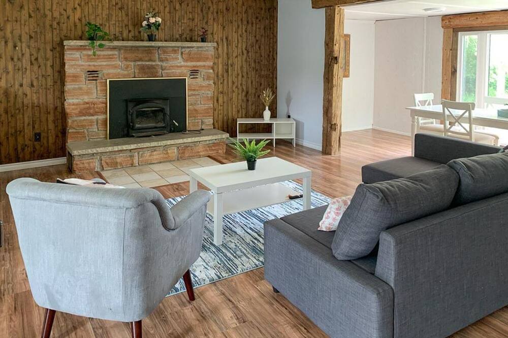 Photo of Livingroom in Bobcaygeon
