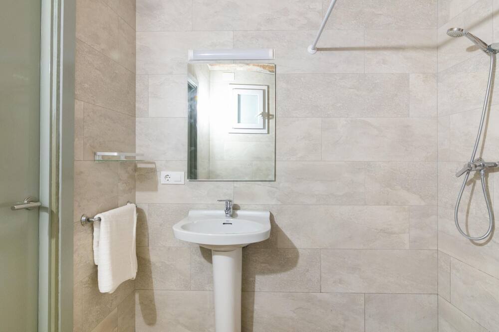 Photo of Bathroom in Llers