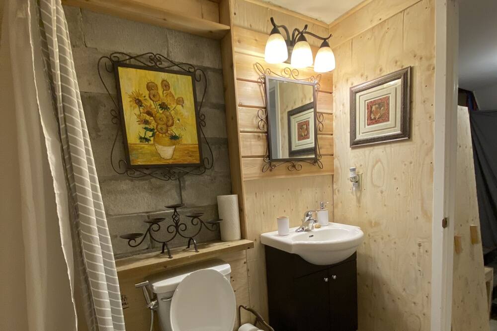 Photo of Bathroom in Greenbank