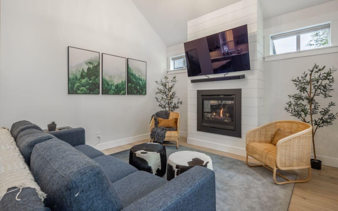 Photo of Others in Roslyn