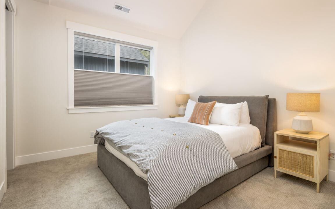 Photo of Others in Roslyn