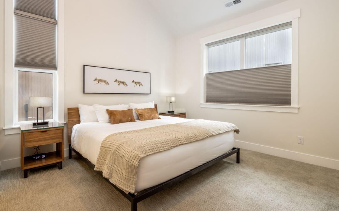 Photo of Others in Roslyn