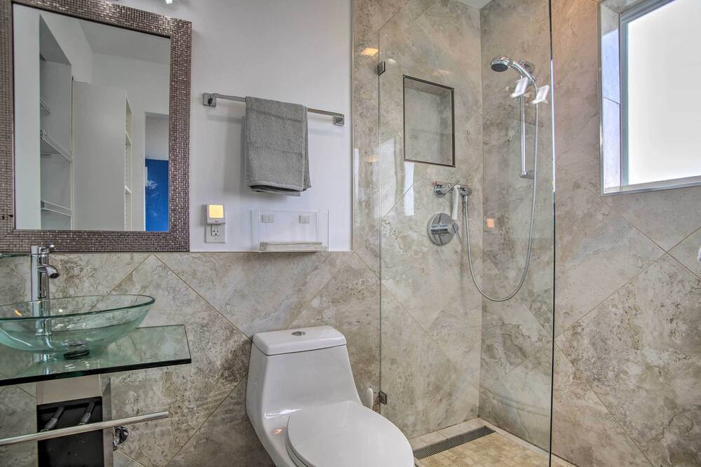 Photo of Bathroom in Colee Hammock