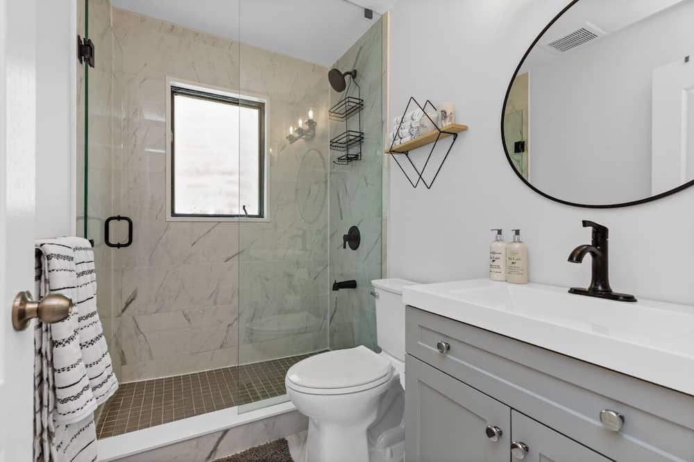 Photo of Bathroom in Broadbent