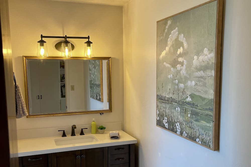 Photo of Bathroom in Brackettville