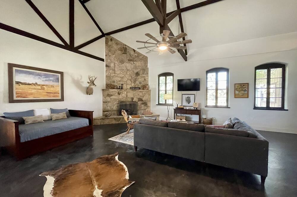 Photo of Livingroom in Brackettville