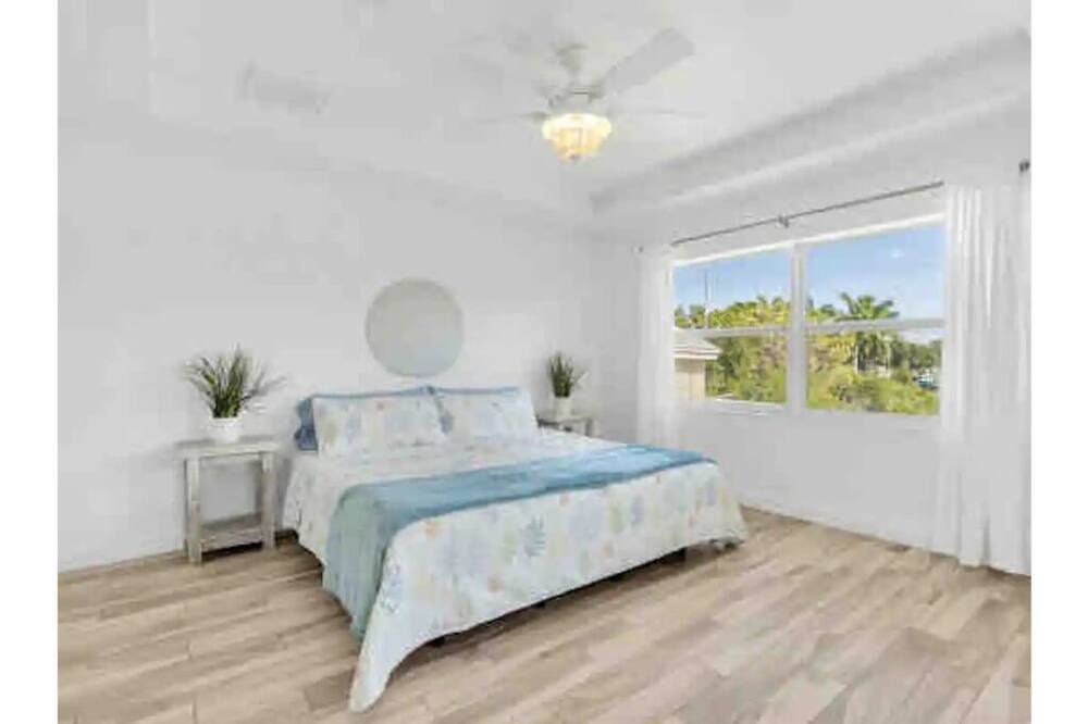Photo of Bedroom in Point Seaside