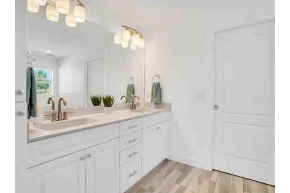 Photo of Bathroom in Point Seaside